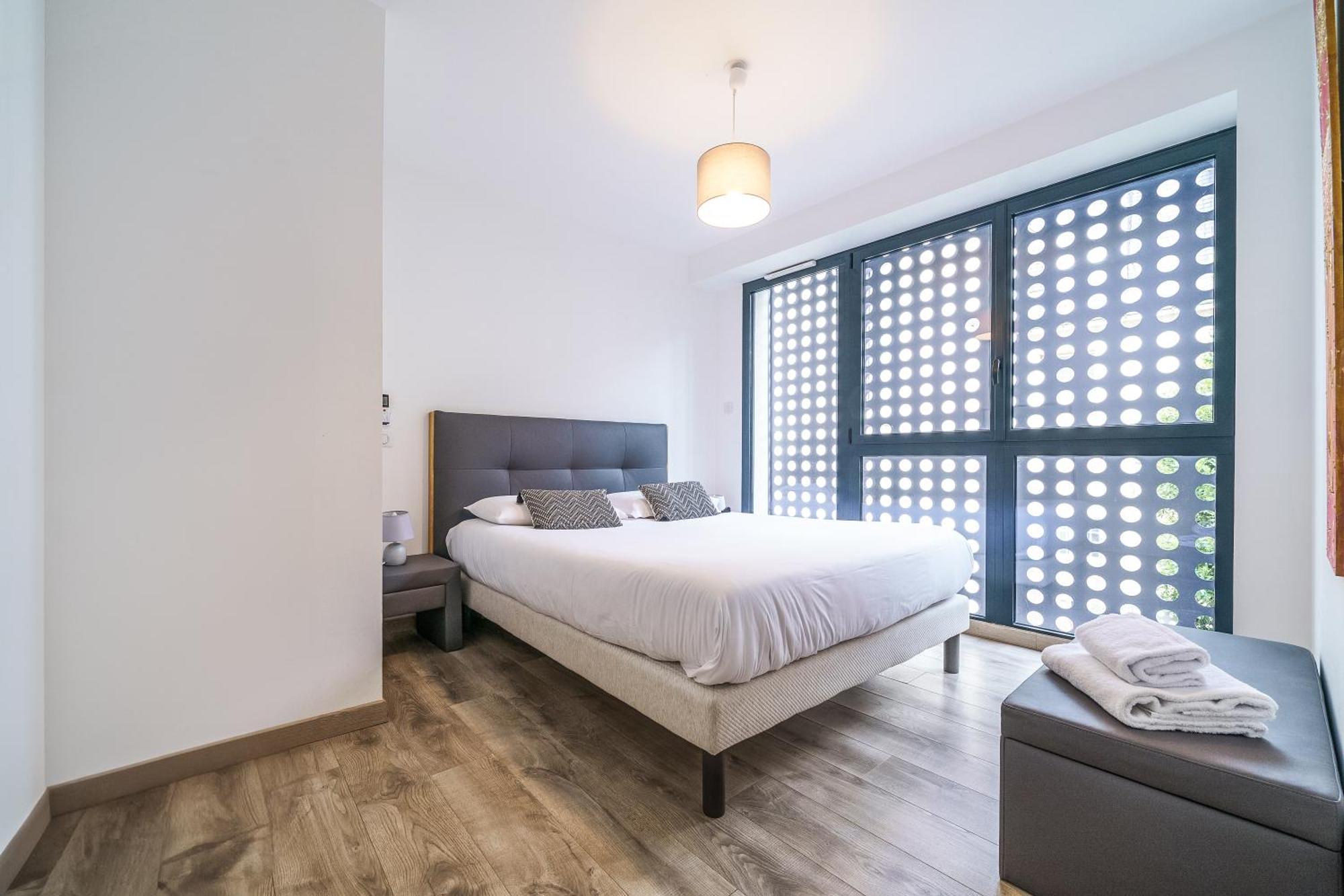 Maison D'architecte Centre Jardin, Climatisation, Parking 5 P * Tours